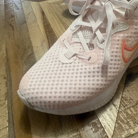 Nike Women’s Light Pink Running Shoes - Picture 8 of 9